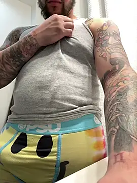 bigpappiii09 online show from May 14, 6:28 pm