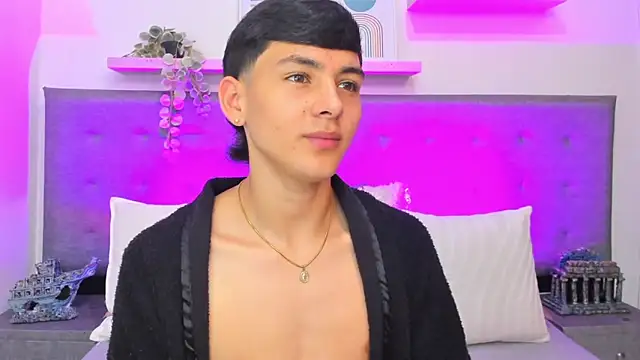 Andrew restrepoo online show from May 28, 6:28 pm