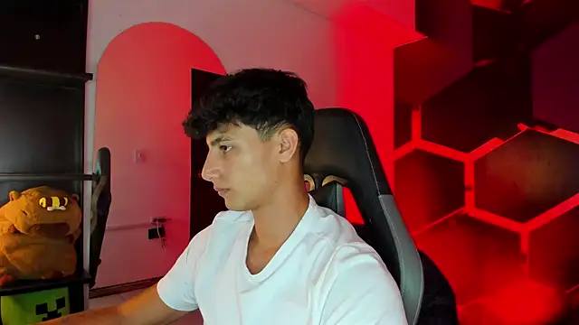 MaxiimoRomano  online show from June 24, 7:17 pm