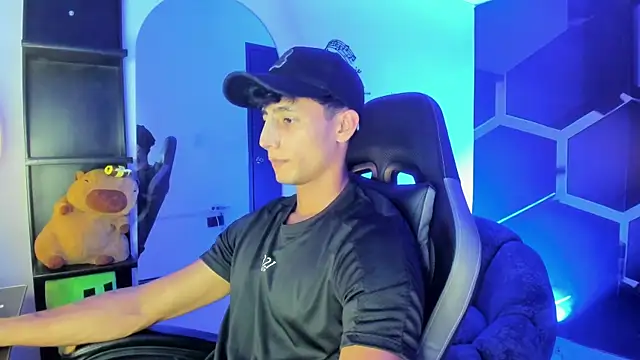 MaxiimoRomano  online show from June 27, 7:08 pm