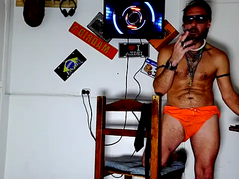 freddymdq100 online show from May 3, 4:37 am