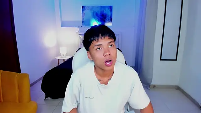thiagosterling online show from May 5, 11:49 pm