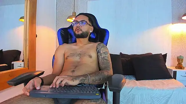 KyleJoss30 online show from April 22, 9:19 pm