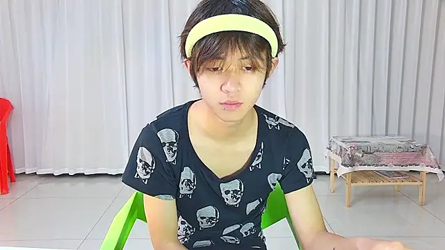 buding-001 online show from April 22, 11:37 am