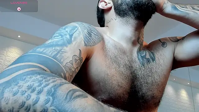 NICK OWEEN26 online show from May 5, 7:58 pm