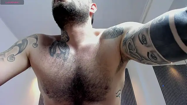 NICK OWEEN26 online show from April 27, 8:58 pm