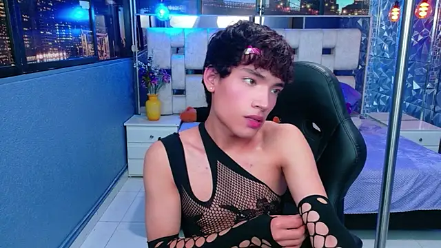IsaacNovaa online show from April 21, 8:04 pm