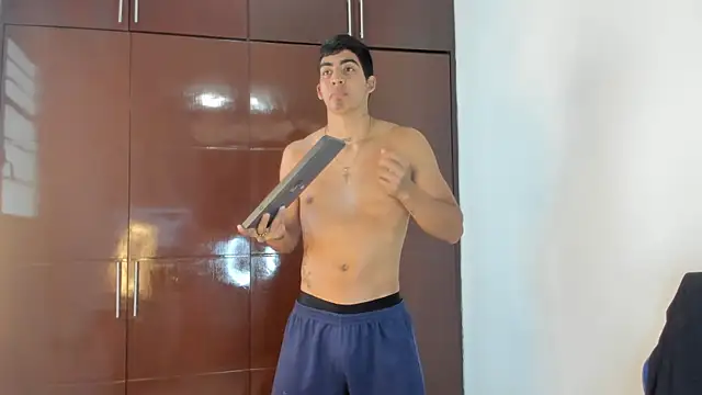 Milo LatinBoy online show from April 7, 7:25 pm