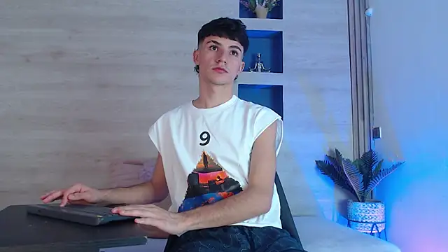 Logan Steel online show from July 7, 4:23 am