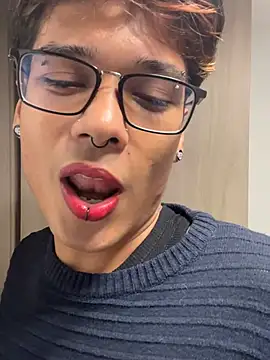 ronald thompson20 online show from April 21, 2:26 am