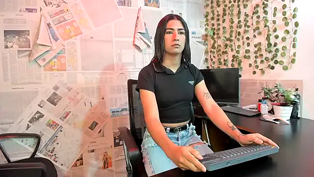 DAHNE HOT  online show from August 3, 7:20 pm
