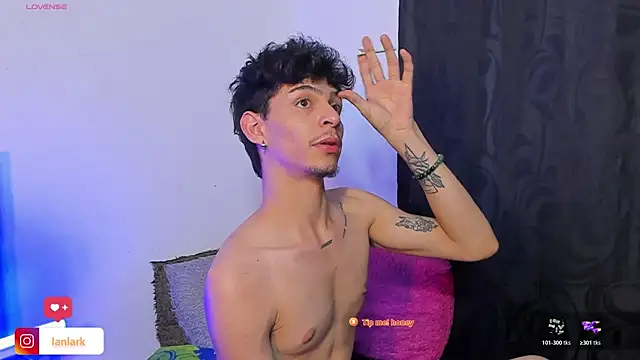  IanLark online show from August 5, 3:33 am