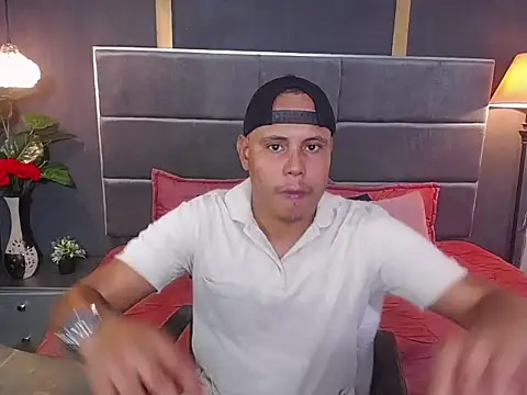 noah oliver1 online show from June 11, 1:16 am