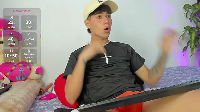 lukasstrong  online show from August 4, 1:37 pm