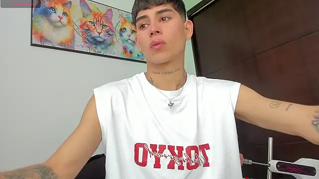 lukasstrong  online show from August 9, 7:20 pm