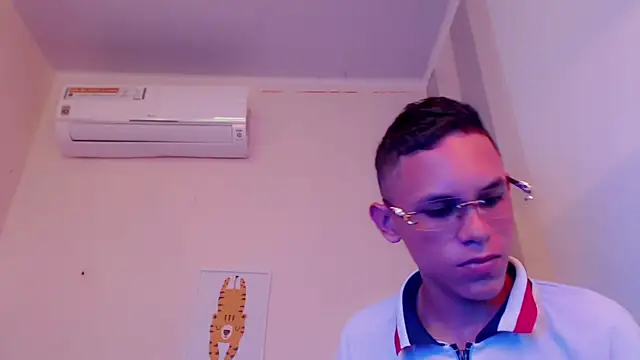 sombra 18 online show from August 3, 11:22 pm