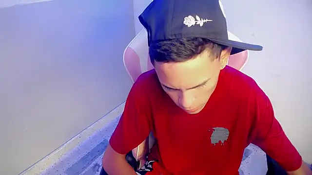 sombra 18 online show from June 27, 3:06 pm