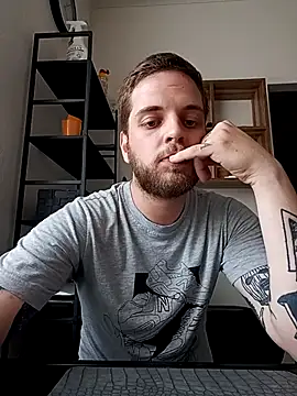 red69u online show from May 5, 5:02 pm