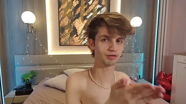 Bimbo boy  online show from June 14, 2:30 pm