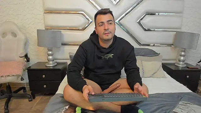 MaximooFerrer online show from May 28, 5:49 am