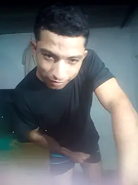 soymartinez2004 online show from May 24, 4:57 pm
