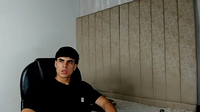 Toji ferrer online show from June 26, 8:44 pm