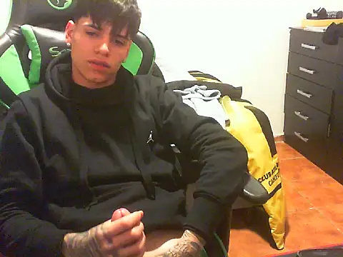 youngdick18arg online show from May 19, 9:43 pm