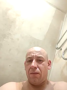 radek332504 online show from May 21, 8:46 pm