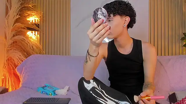 im ethan  online show from July 22, 11:57 am