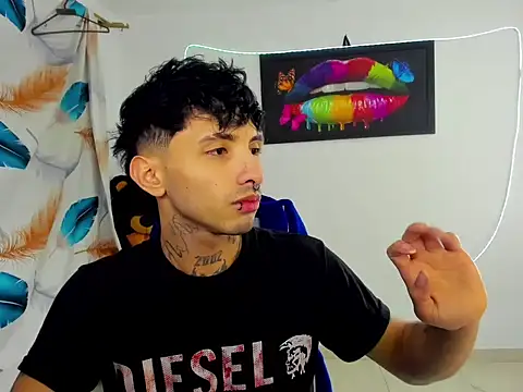 felix mSqueen online show from June 17, 2:13 am