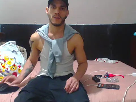 MAIKELCANTILLO25 online show from August 8, 11:01 pm
