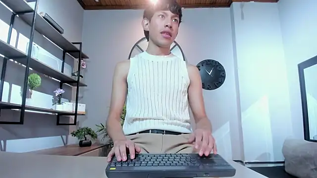 Pierre Leroy  online show from July 29, 3:49 am