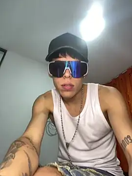 yoskingg online show from August 6, 1:11 am