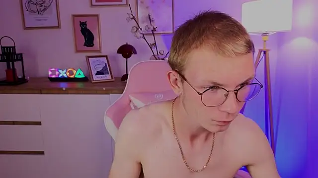 justleo   online show from August 9, 1:02 am