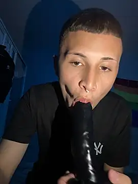 SebasDu02957688 online show from July 14, 11:11 pm