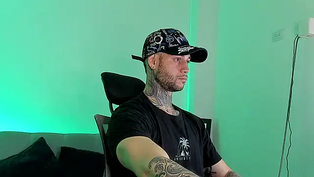  jamesleandros1 online show from June 29, 4:18 am