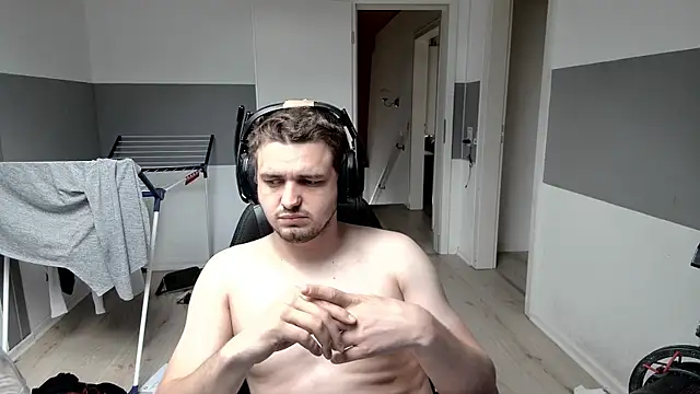Benjamin12ab online show from May 18, 3:06 pm