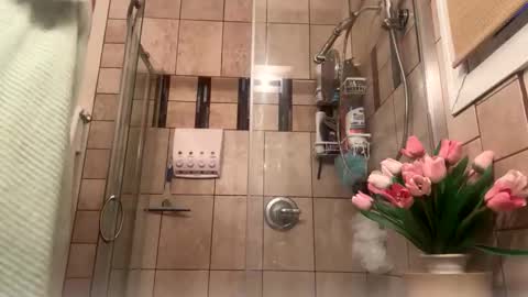 12sil online show from March 26, 1:04 pm