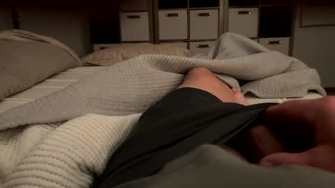 Snapshot of 2centz chatting on December 7, 6:10 am 2centz online show from December 7, 6:10 am