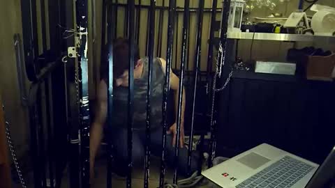 4u2keeplockedup online show from October 23, 6:39 am