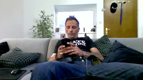 Num online show from April 4, 3:42 pm