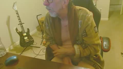 6stringer62 online show from April 8, 9:19 am