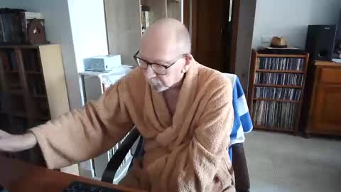  Papi  online show from December 2, 9:45 am