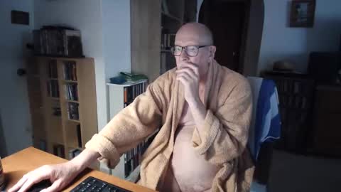  Papi  online show from April 4, 8:00 am