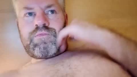 81jonnyx online show from December 18, 9:22 pm