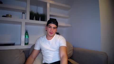 _aesthetic online show from February 4, 6:14 pm