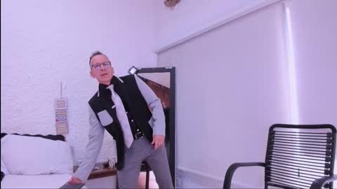 _axelking_ online show from December 22, 11:40 am