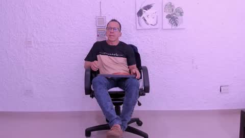 _axelking_ online show from February 16, 11:41 am