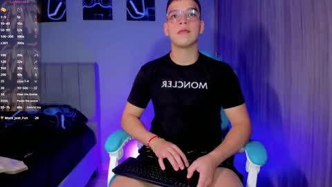 Snapshot of _blake_boy chatting on October 10, 5:01 am _blake_boy online show from October 10, 5:01 am