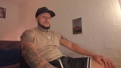 Snapshot of _emilio_escobar chatting on October 20, 9:24 am Emilio online show from October 20, 9:24 am